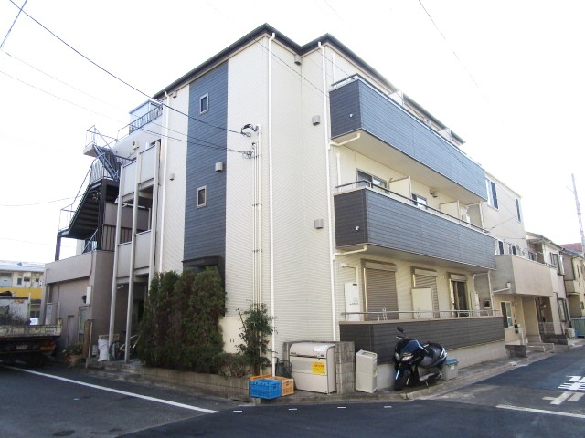 建物外観　閑静な住宅街にあるマンションです。