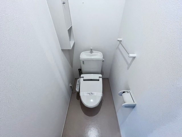 ＪＲ片町線 忍ケ丘駅 徒歩20分 3階建 築15年のトイレ写真