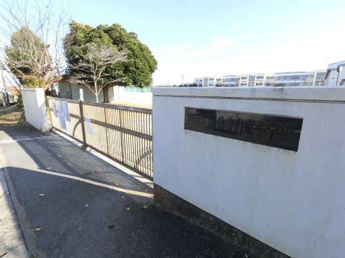 ＪＲ内房線 五井駅 バス乗車時間：10分 最寄りバス停で下車 徒歩1分 3階建 築31年の周辺写真