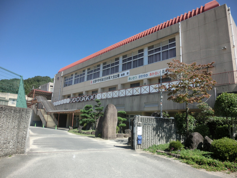 中学校　志方中学校（中学校）まで1682m