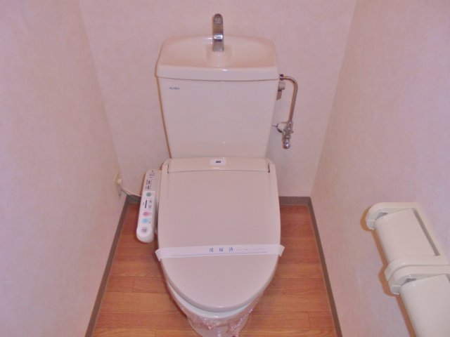 トイレ　温水洗浄暖房便座