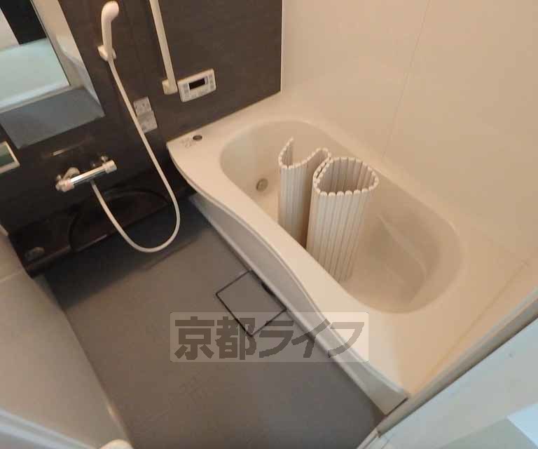 バス・シャワールーム　広めのお風呂です