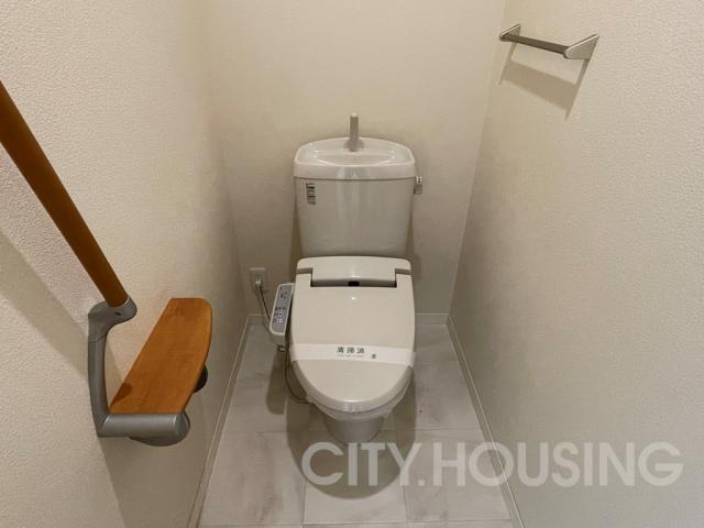 トイレ　※同タイプ部屋の写真です。