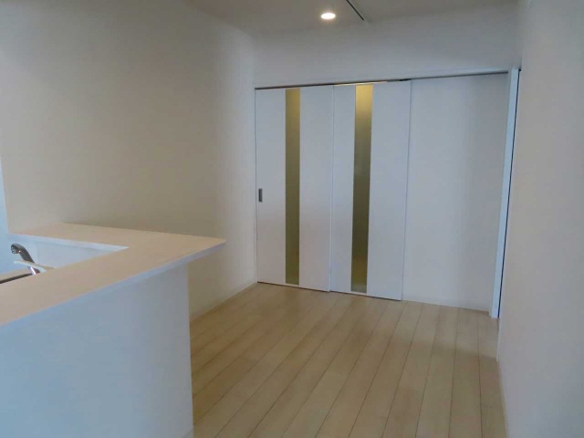 ノーブル平和大通りの居間写真
