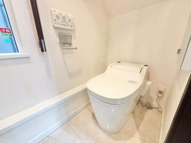 高輪4丁目戸建のトイレ写真