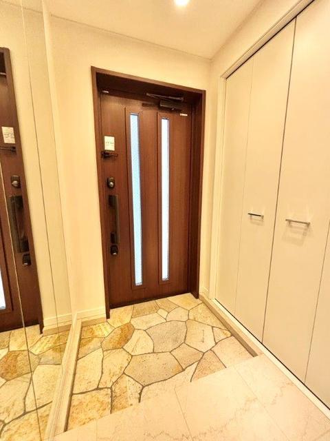 高輪4丁目戸建の玄関写真