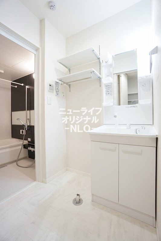 洗面設備　忙しい朝の支度が楽になるシャワー付き洗面台☆