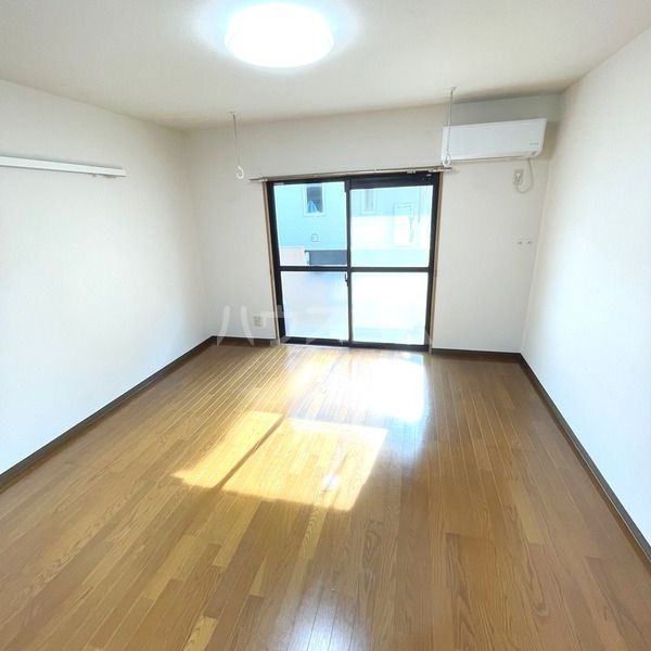 クラージュの居間写真
