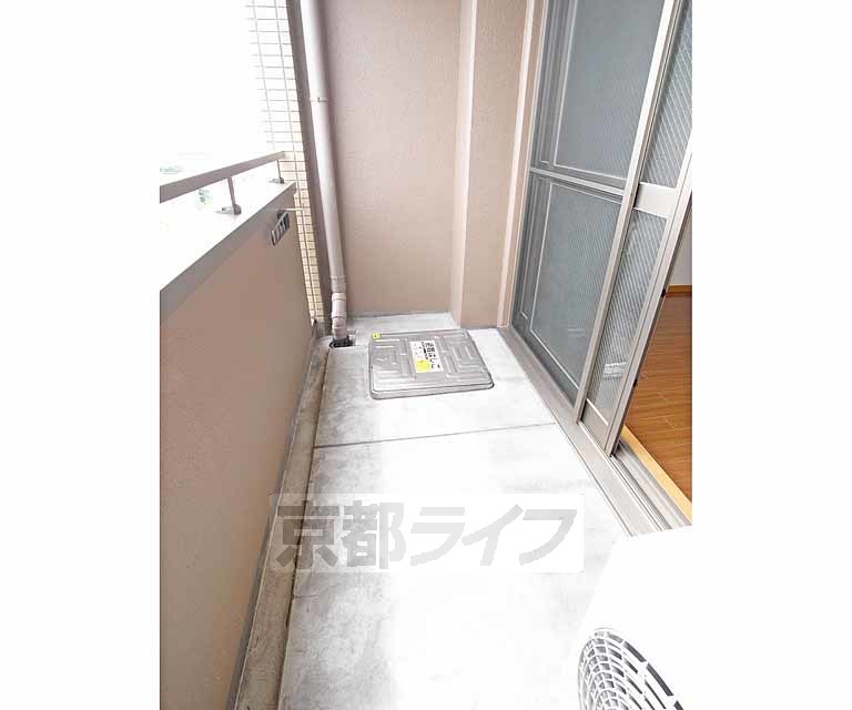 バルコニー　ゆとりあるバルコニーです