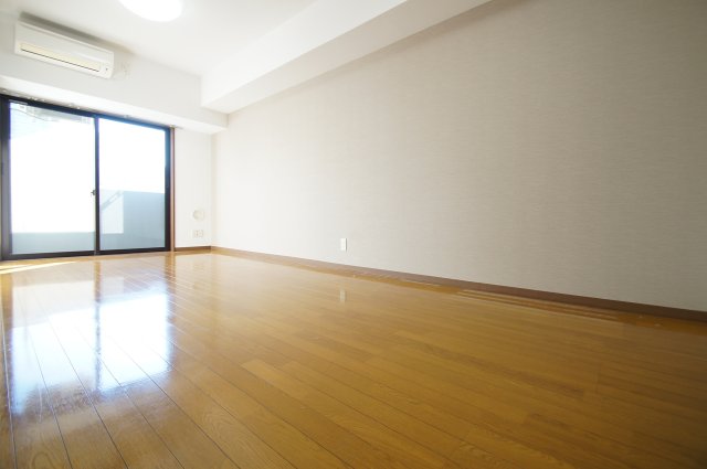居室・リビング　南西向きのお部屋です。