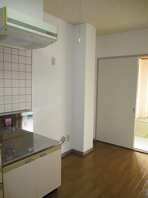 メゾンYABAの居間写真