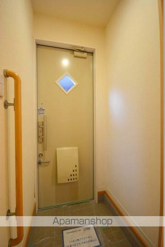 ＪＲ両毛線 前橋駅 バス乗車時間：10分 最寄りバス停で下車 徒歩3分 2階建 築17年の玄関写真