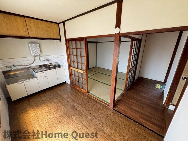 RHYTHM八尾の居間写真