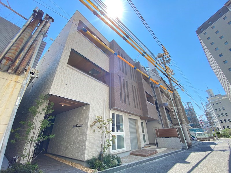 建物外観　新築未完成物件のためパンフレット写真です