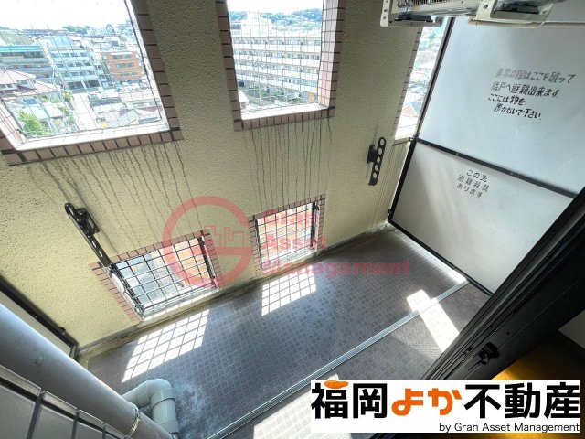 バルコニー　外からの目が気にならないバルコニーで洗濯物が干せます
