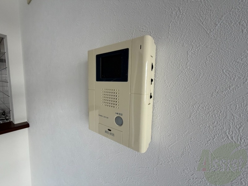 セキュリティ　ＴＶモニター付インターホンです。来客者の顔が見えるので安心！