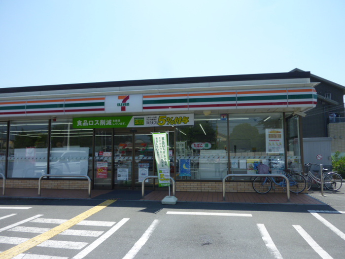 コンビニ　セブンイレブン飯能川寺店（コンビニ）まで112m
