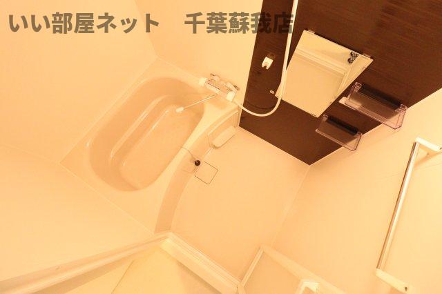 バス・シャワールーム　黒を基調としたシックで落ち着いた雰囲気の浴室です！