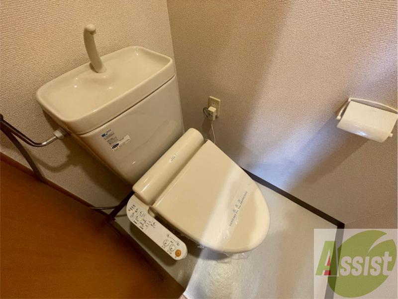 トイレ　こちらはトイレです。清潔感があり、安心して使用できます。