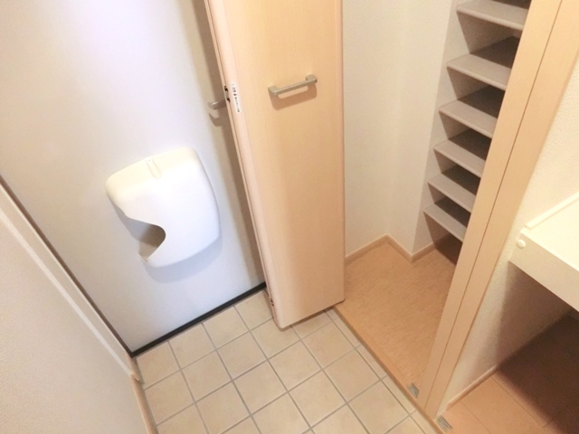 玄関　★玄関にトールタイプのシューズボックスを設置しています。★