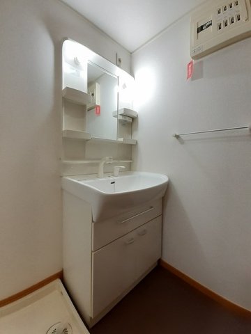 洗面設備　コンパクトで使いやすい洗面所