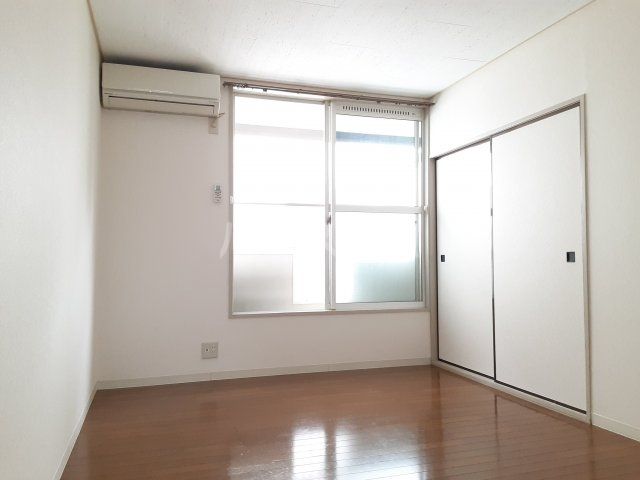 レジェンド若松の居間写真