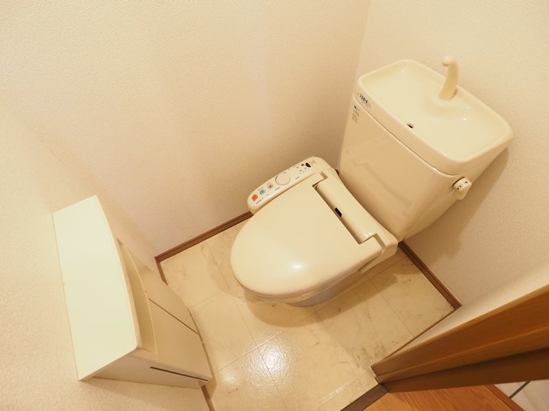 トイレ　温水洗浄便座付きトイレ