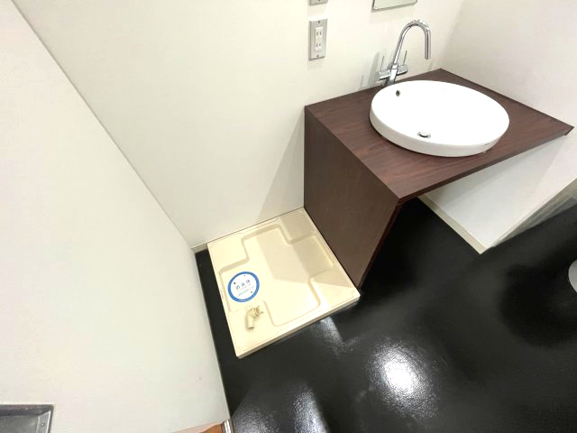 洗面設備　イメージとして同マンション他部屋を表示しています