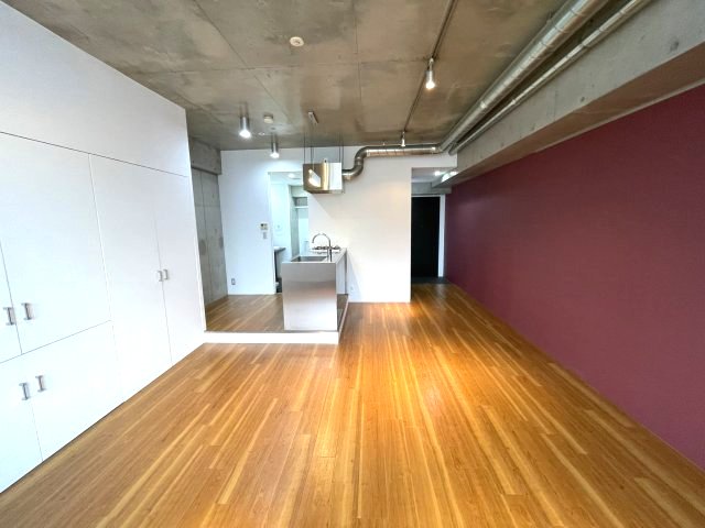 居室・リビング　イメージとして同マンション他部屋を表示しています
