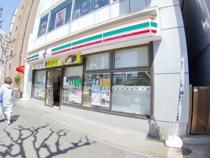 コンビニ　セブンイレブン（コンビニ）まで210m