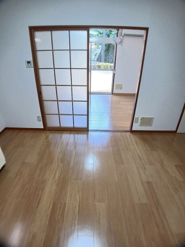 居室・リビング　こちらの居間で趣味の時間をお楽しみください