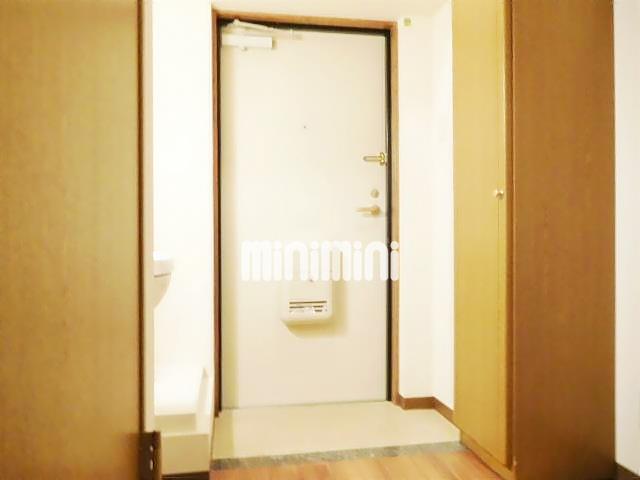 玄関　玄関ポスト、下駄箱付きです。