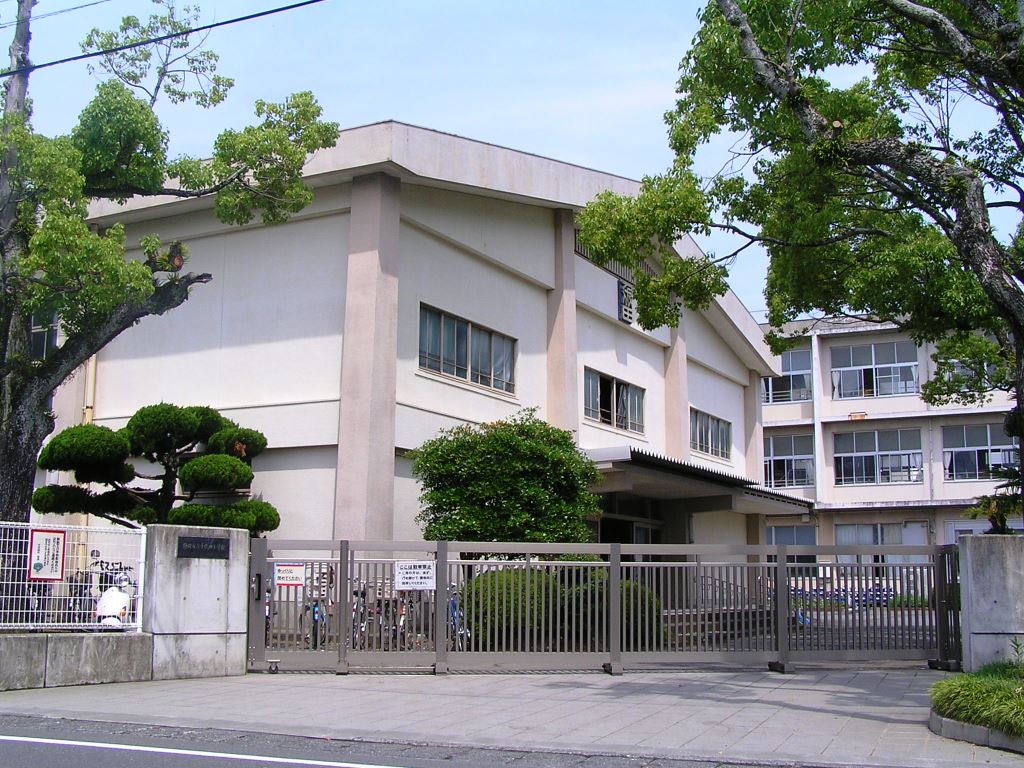 【ファミールＩの小学校】