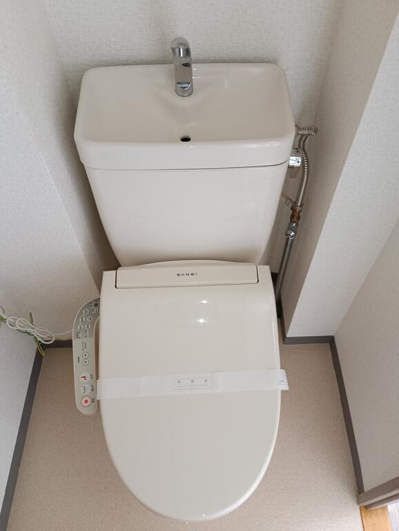 トイレ　ウォシュレット付はうれしいですね！