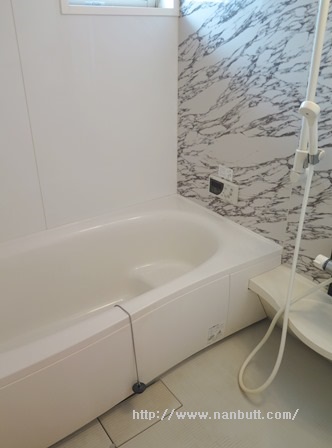 バス・シャワールーム　浴室乾燥機・追い焚き機能付き一坪バス