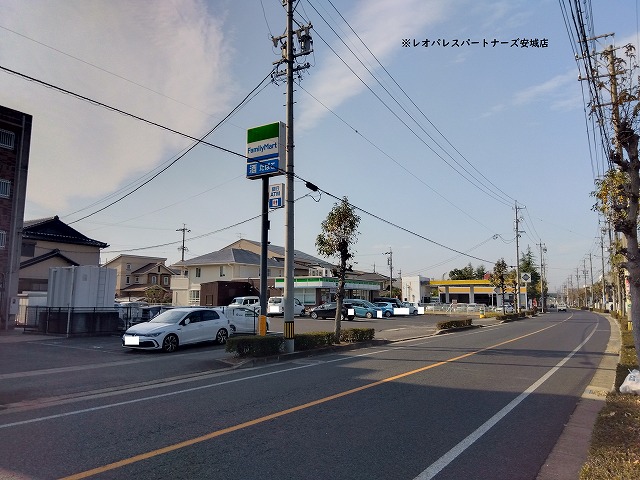 コンビニ　ファミリーマート刈谷一ツ木町店（コンビニ）まで307m