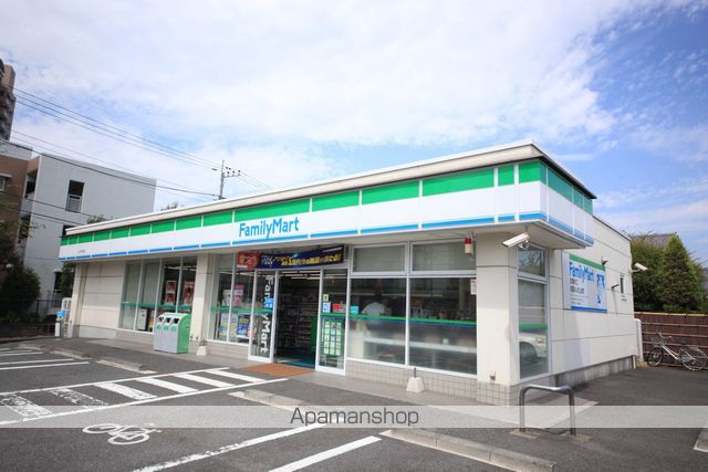 コンビニ　ファミリーマート（コンビニ）まで322m