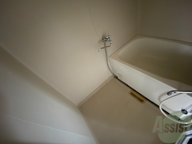 バス・シャワールーム　お風呂は程よい広さで落ち着き感じ。