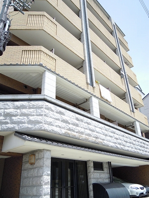 京都市東山区五条橋東２丁目のマンションの建物外観