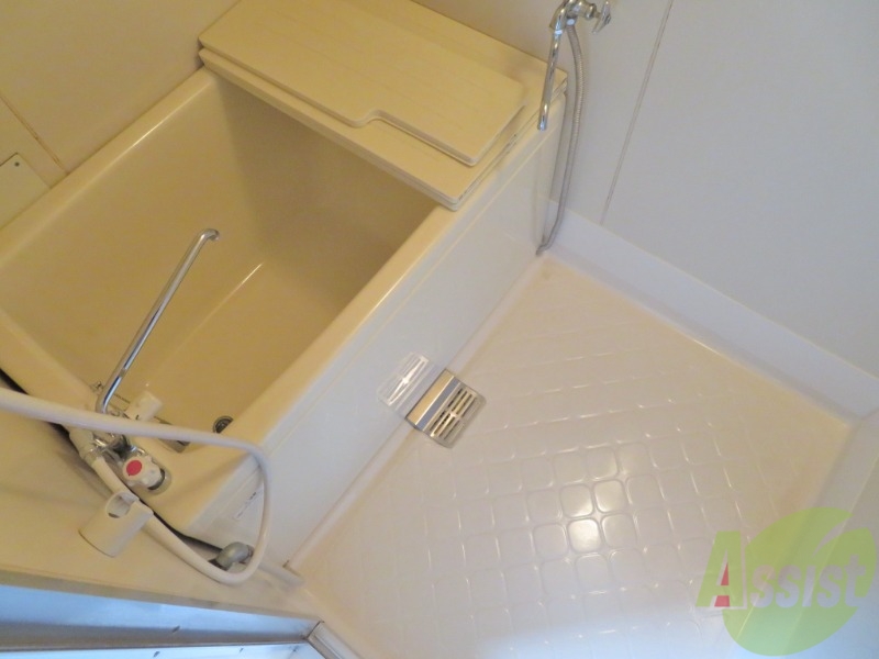 バス・シャワールーム　お風呂は日々の疲れをリフレッシュできる広さがありますね。