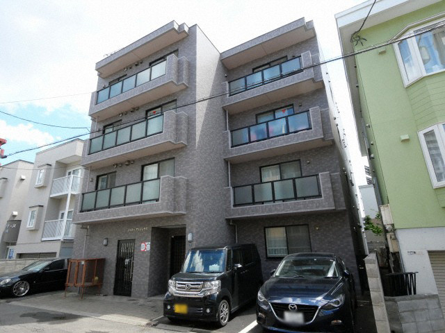【札幌市中央区南五条西のマンションの建物外観】