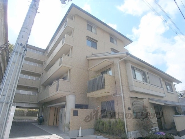 京都市伏見区北浜町のマンションの建物外観
