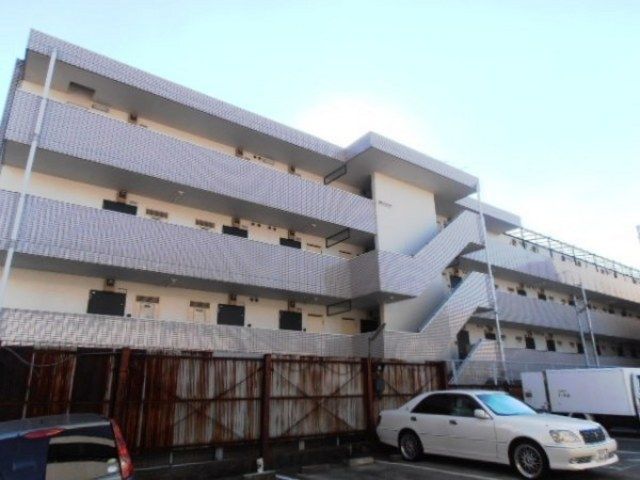 横浜市鶴見区下野谷町のマンションの建物外観