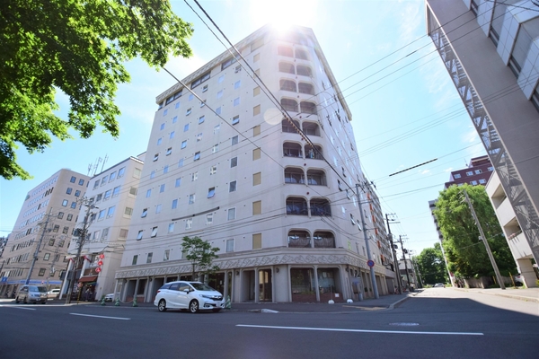 シャンボール札幌の建物外観