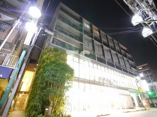 横浜市神奈川区六角橋のマンションの建物外観