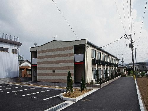 レオパレス八幡の建物外観