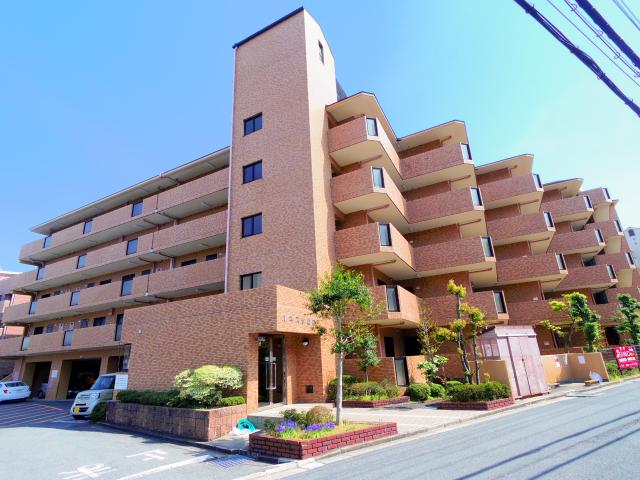 奈良市鶴舞西町のマンションの建物外観