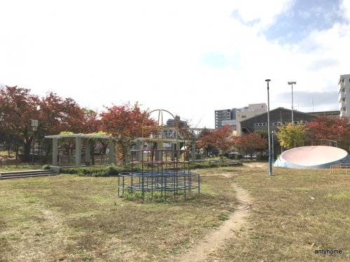 【大阪市浪速区幸町のマンションの公園】