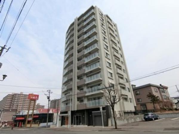 【札幌市厚別区大谷地東のマンションの建物外観】