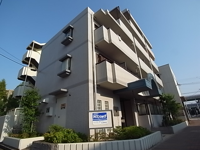 【神戸市灘区浜田町のマンションの建物外観】